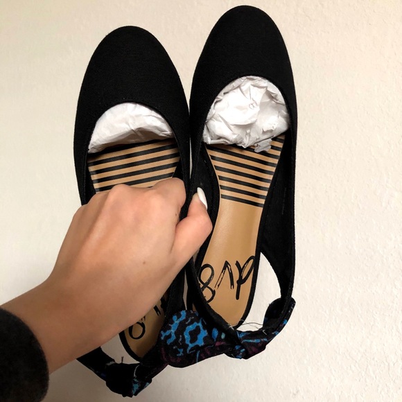 NEW Dolce Vita dv8 Black Flats Blue Bow Size 6 - Picture 4 of 7